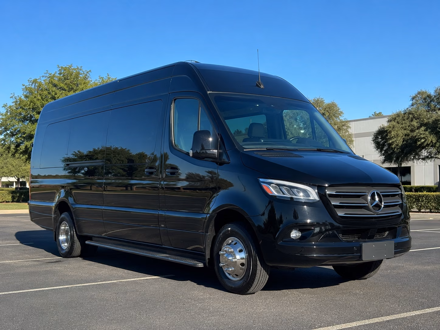 find the perfect transportation for your next airport transfer 2